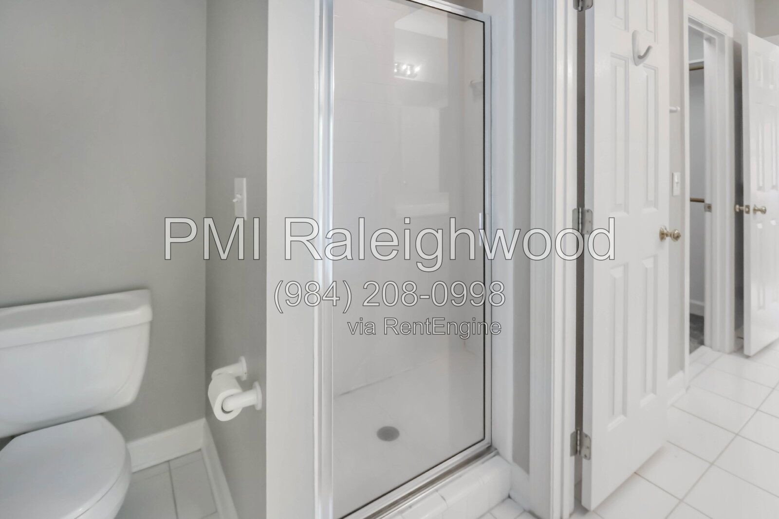 Spacious 5BR Home Near UNC, Duke and RTP - Freshly Updated - 2-Car Garage with Additional Driveway Parking - Fenced Yard - Ideal for Multi-Generational Living with One Bedroom on Main Floor property image