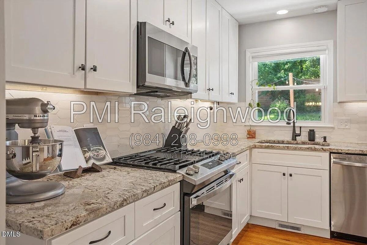 North Hills / Midtown Raleigh – Updated 3BR/2.5BA Home with Fenced Backyard & Multiple Living Spaces property image