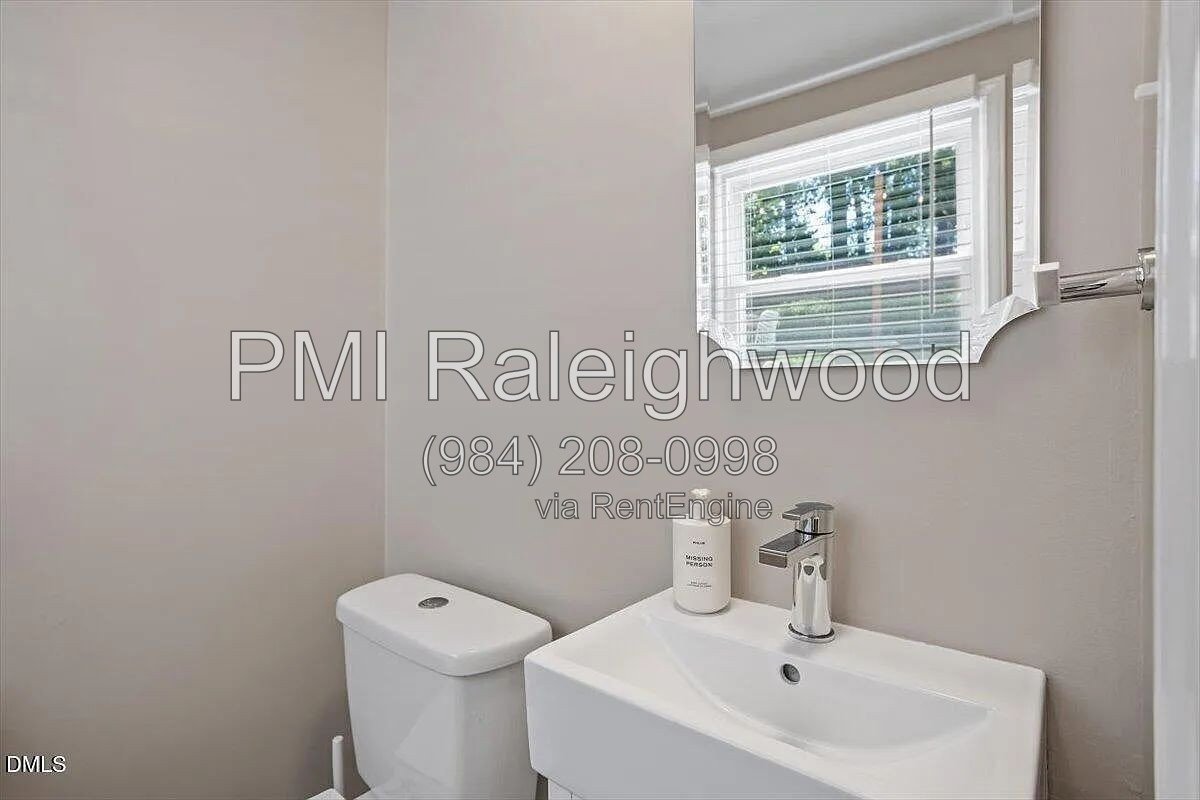 North Hills / Midtown Raleigh – Updated 3BR/2.5BA Home with Fenced Backyard & Multiple Living Spaces property image