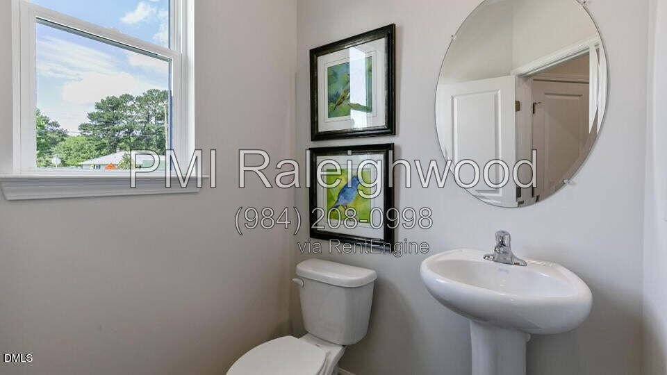 Stylish Corner-Unit 3-Bedroom Townhome with Quartz Kitchen, Loft, Smart-Home Features, Garage & Private Patio property image