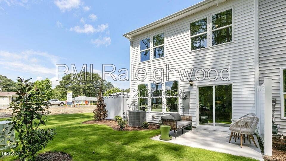 Stylish Corner-Unit 3-Bedroom Townhome with Quartz Kitchen, Loft, Smart-Home Features, Garage & Private Patio property image