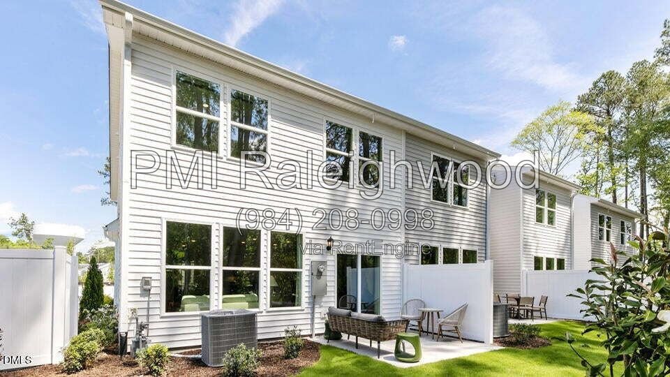 Stylish Corner-Unit 3-Bedroom Townhome with Quartz Kitchen, Loft, Smart-Home Features, Garage & Private Patio property image